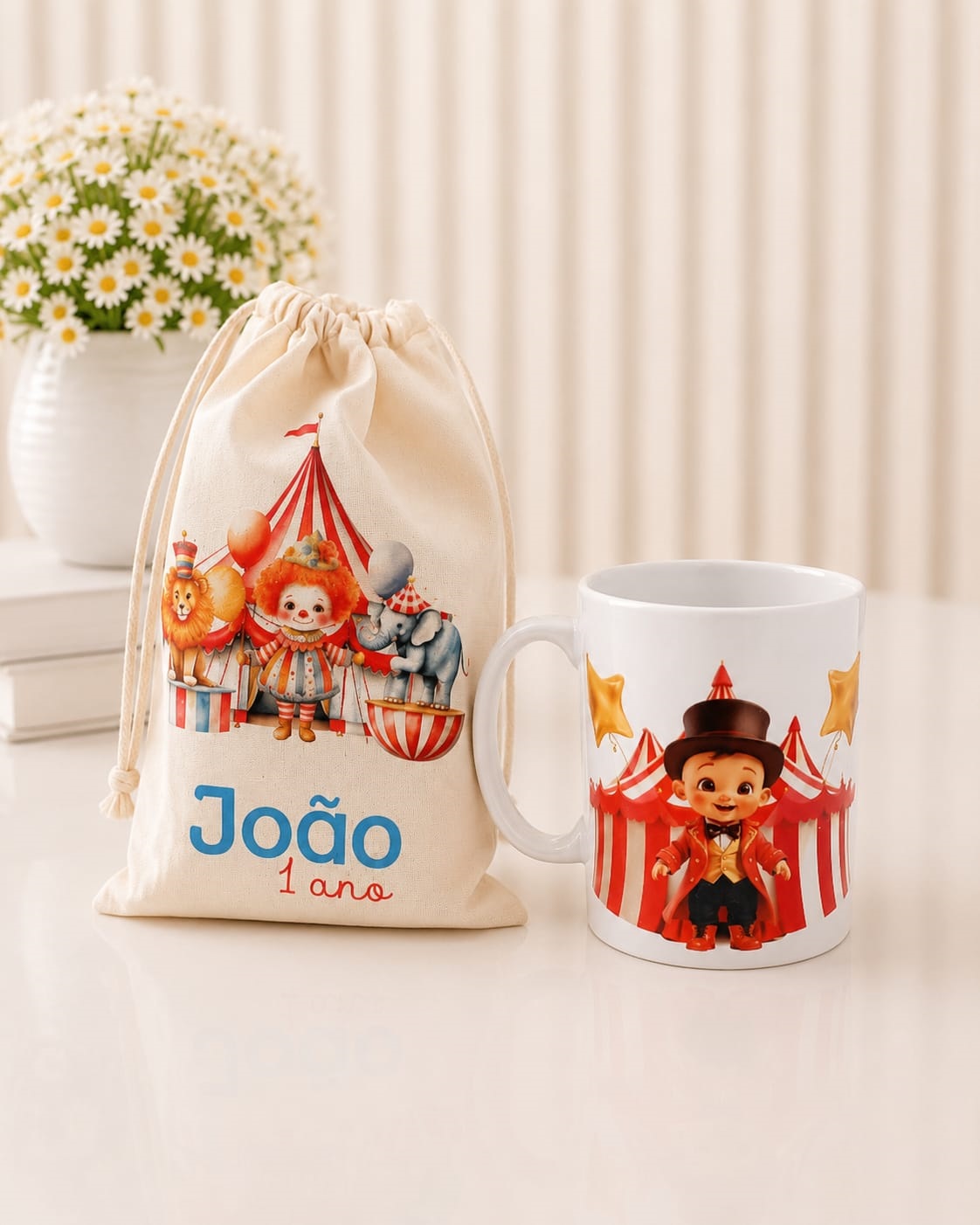 CANECA PORCELANA BRANCA NO SACO DE ALGODÃO