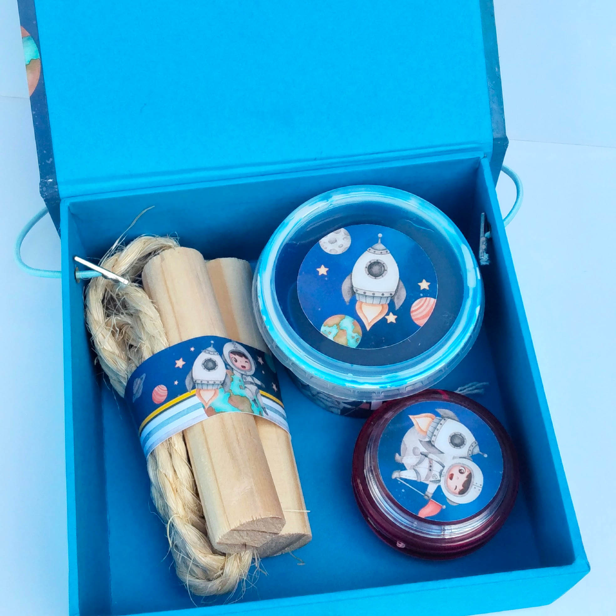 CAIXA COM KIT DIVERSÃO